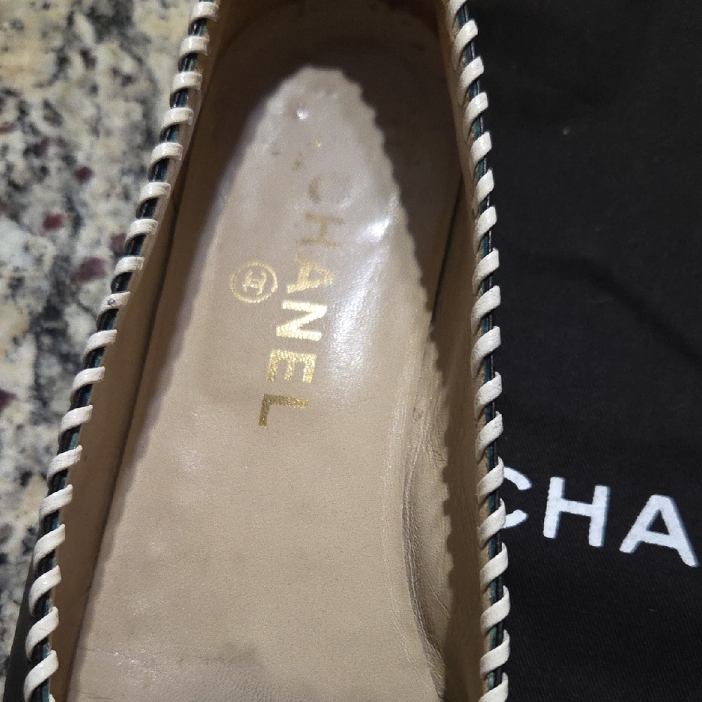 Chanel Black and White Women's Flats - Picture 2 of 8